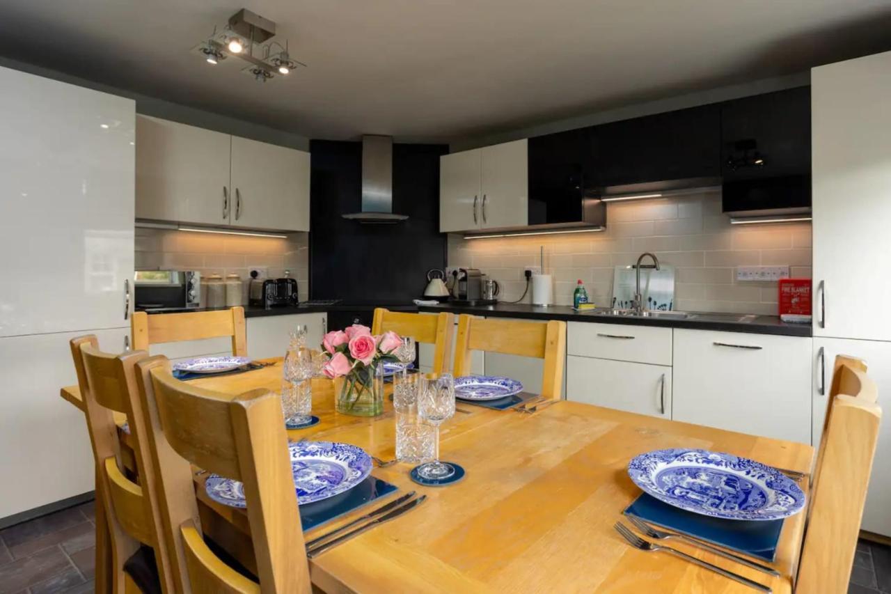 Blackfriars Residence - Beautiful Home เอดินบะระ ภายนอก รูปภาพ