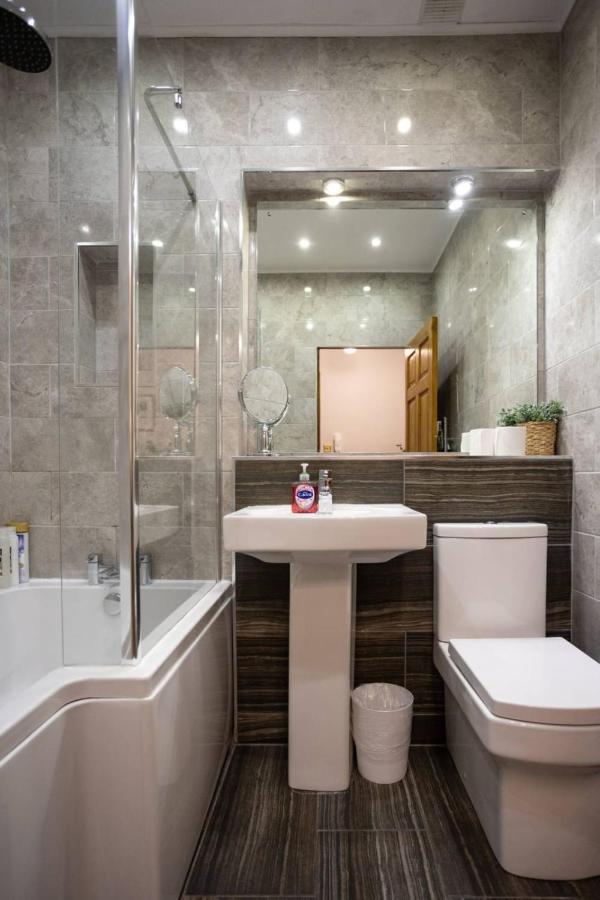 Blackfriars Residence - Beautiful Home เอดินบะระ ภายนอก รูปภาพ