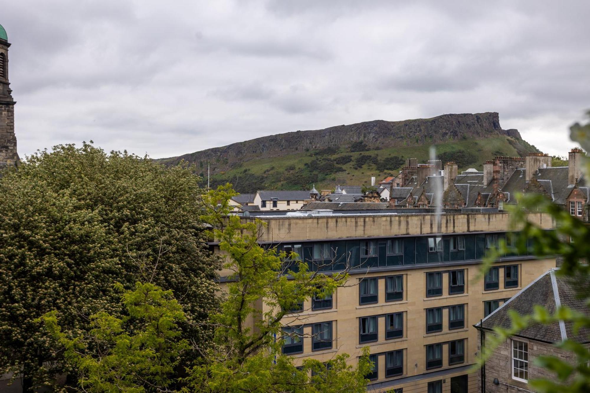 Blackfriars Residence - Beautiful Home เอดินบะระ ภายนอก รูปภาพ