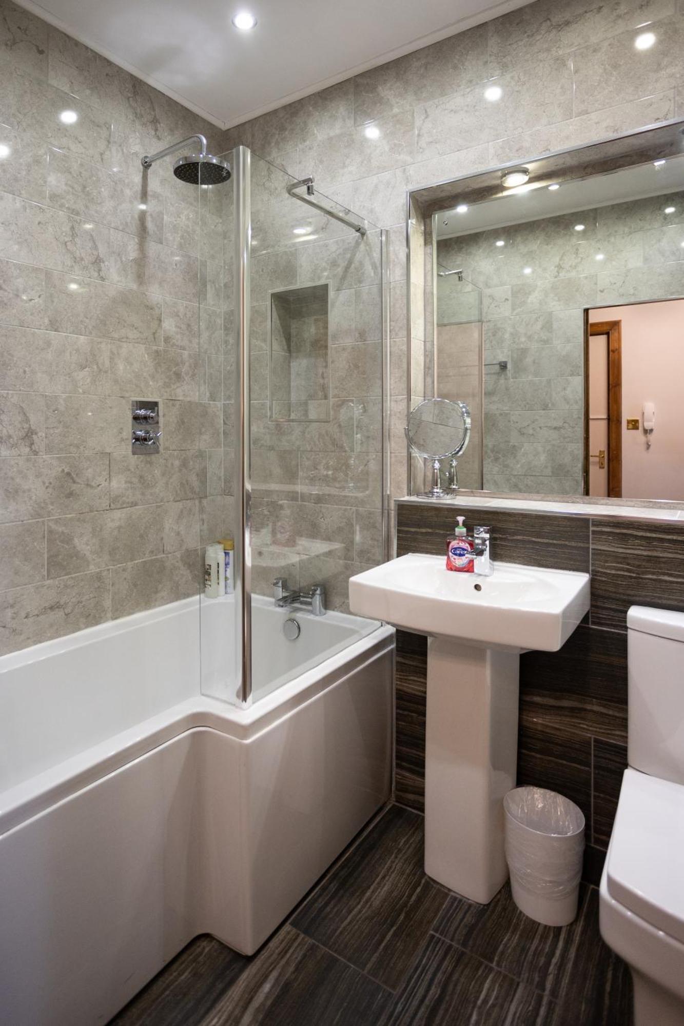Blackfriars Residence - Beautiful Home เอดินบะระ ภายนอก รูปภาพ