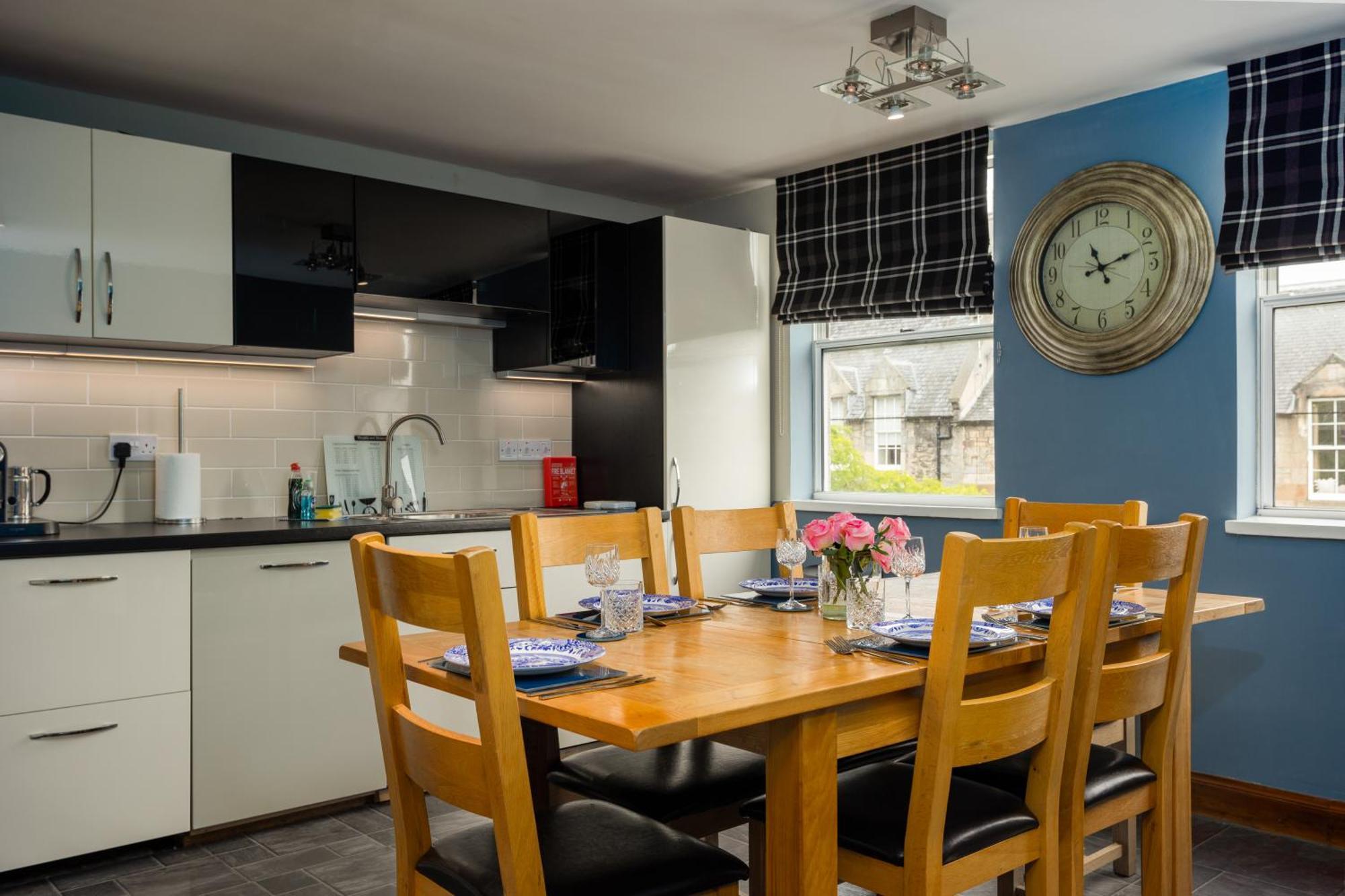 Blackfriars Residence - Beautiful Home เอดินบะระ ภายนอก รูปภาพ