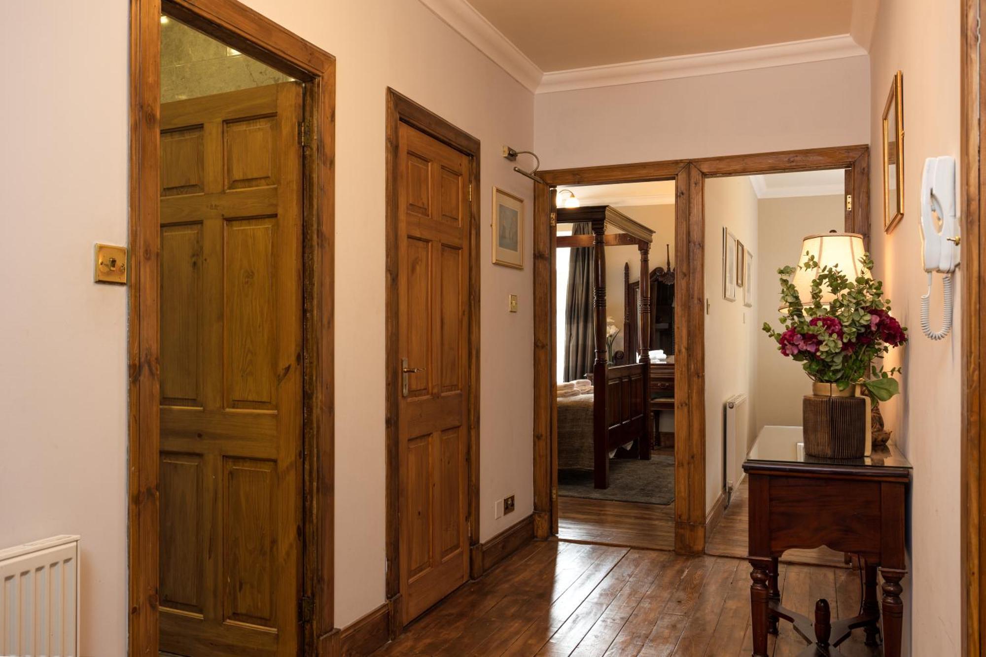 Blackfriars Residence - Beautiful Home เอดินบะระ ภายนอก รูปภาพ