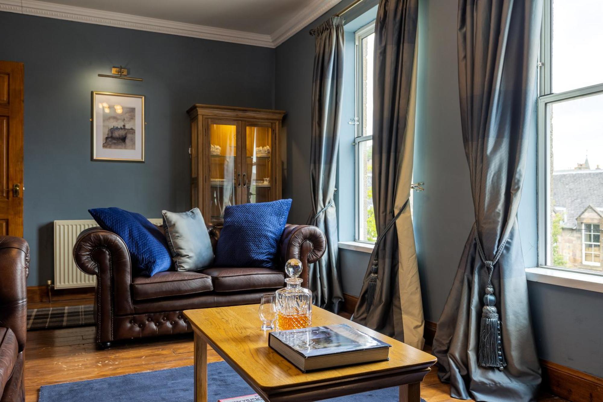 Blackfriars Residence - Beautiful Home เอดินบะระ ภายนอก รูปภาพ