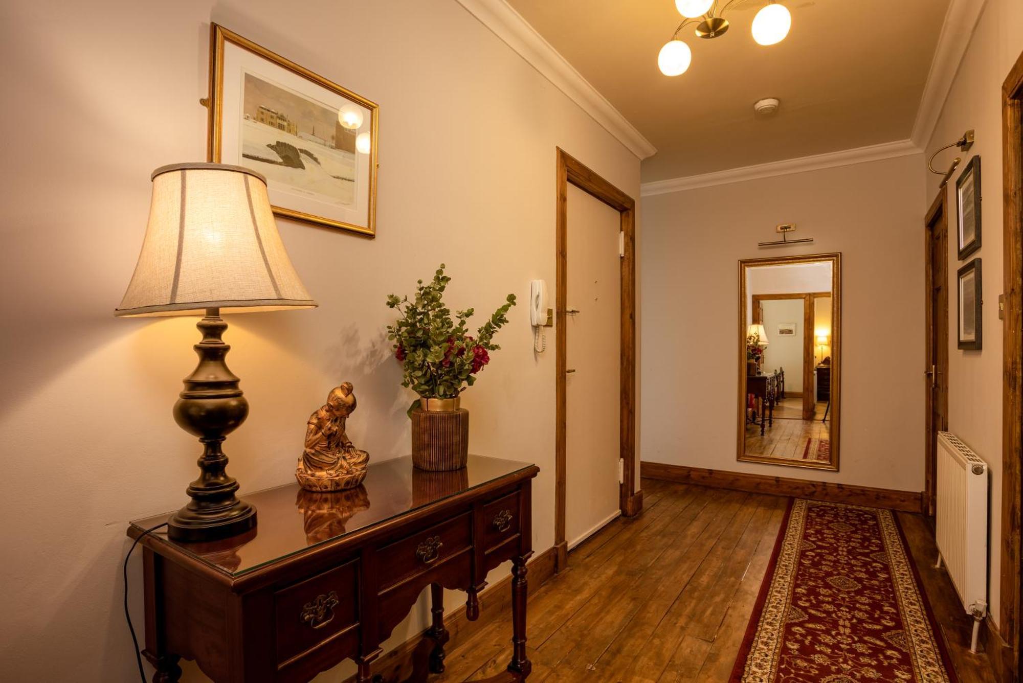 Blackfriars Residence - Beautiful Home เอดินบะระ ภายนอก รูปภาพ