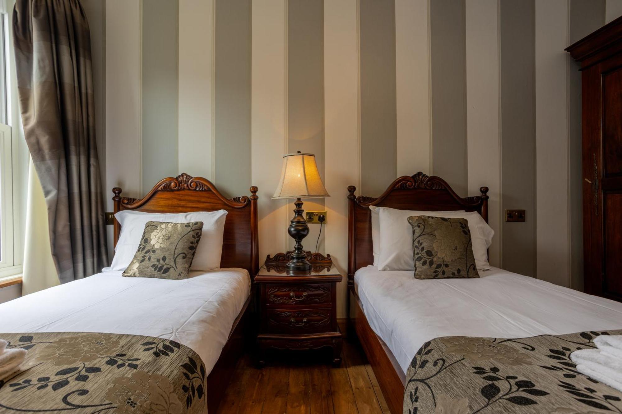 Blackfriars Residence - Beautiful Home เอดินบะระ ภายนอก รูปภาพ