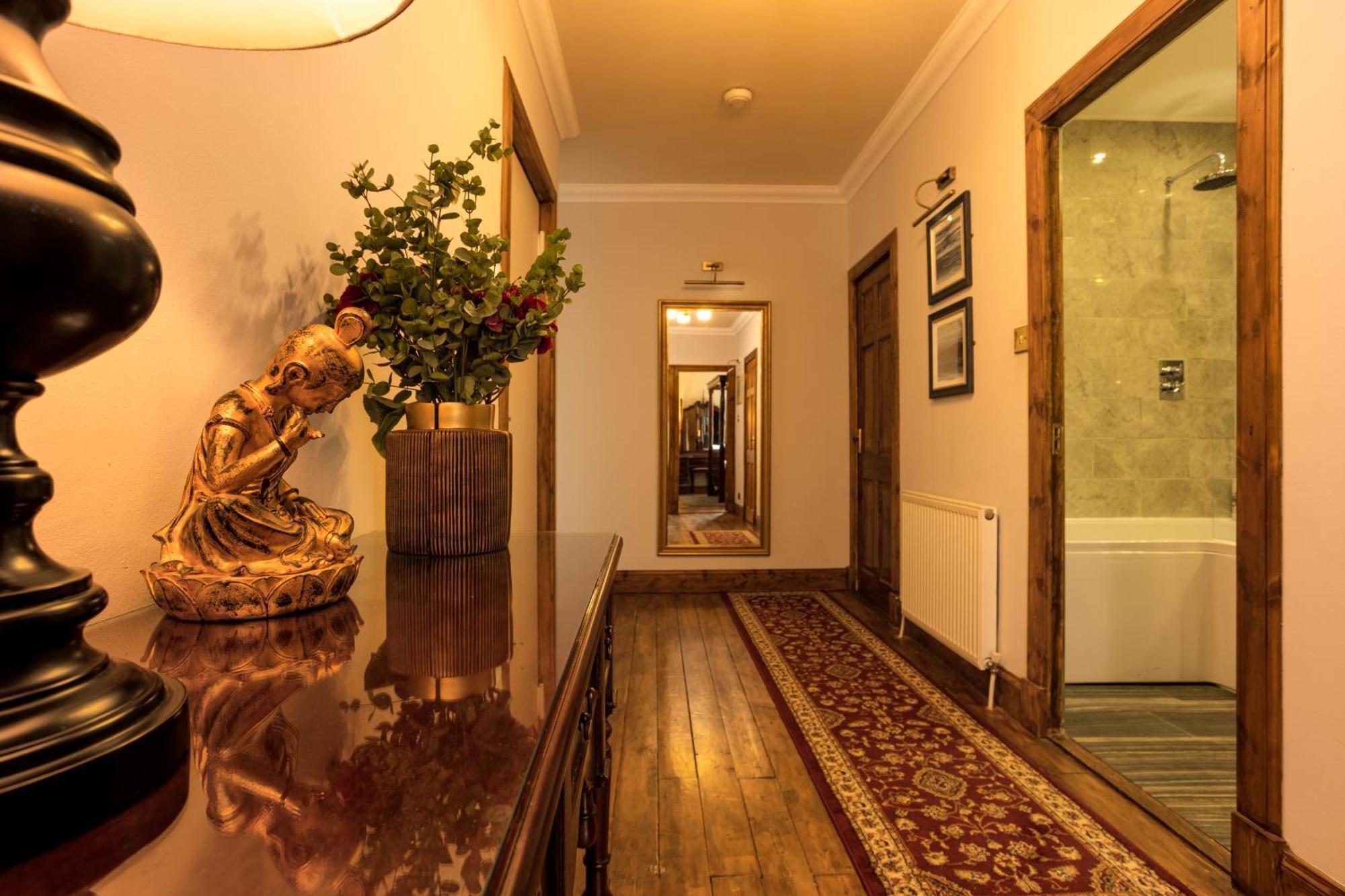 Blackfriars Residence - Beautiful Home เอดินบะระ ภายนอก รูปภาพ
